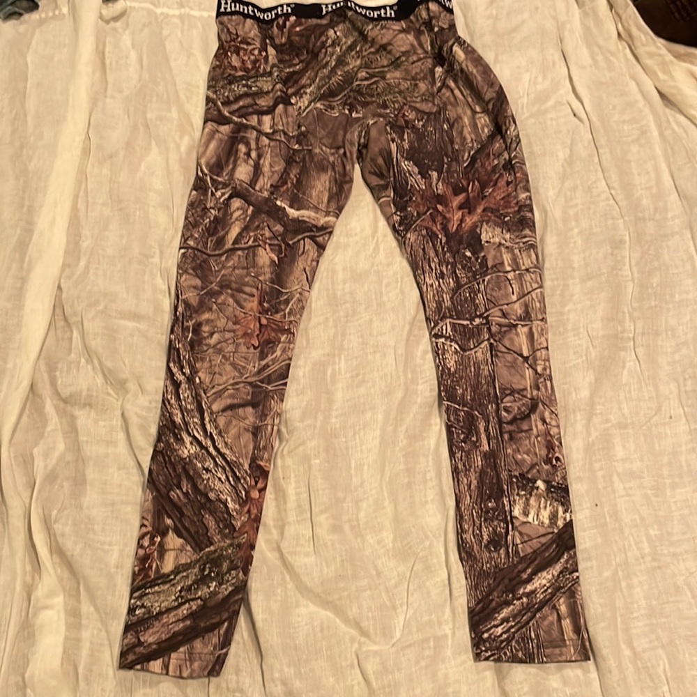 Mens’ XL Huntworth camp baselayer.